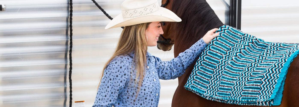 Western Saddle Pad Fitting | The Ultimate Saddle Pad Size Guide | NRS