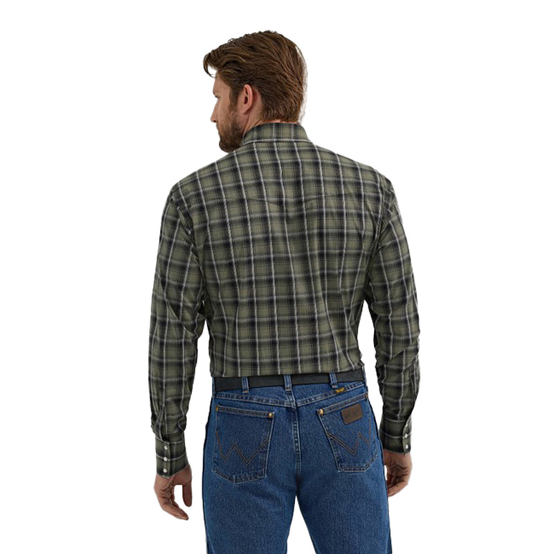 Wrangler Men's Wrinkle Resist Long Sleeve Western Snap Plaid Shirt