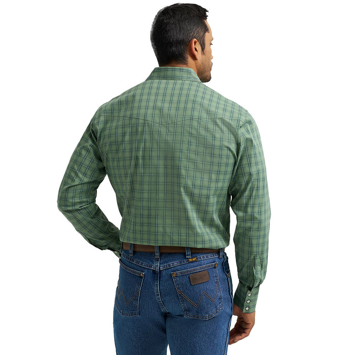 Wrangler Men's Blue Plaid Wrinkle Resist Shirt