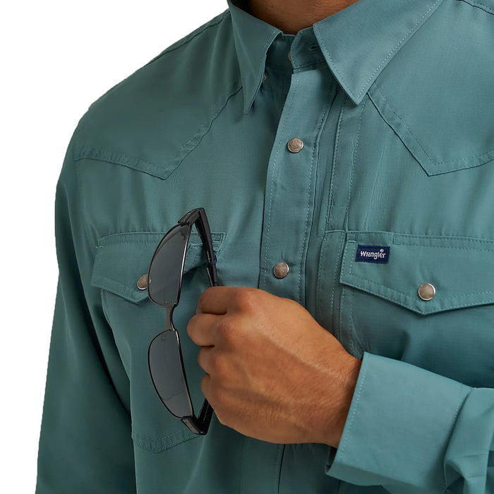 Wrangler Men's Pine Long Sleeve Performance Shirt