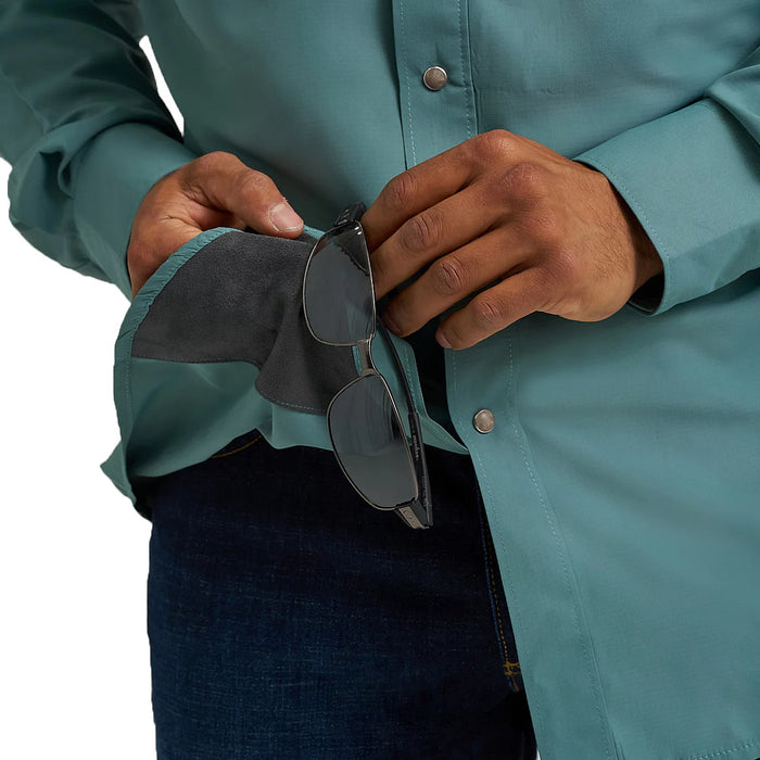 Wrangler Men's Pine Long Sleeve Performance Shirt
