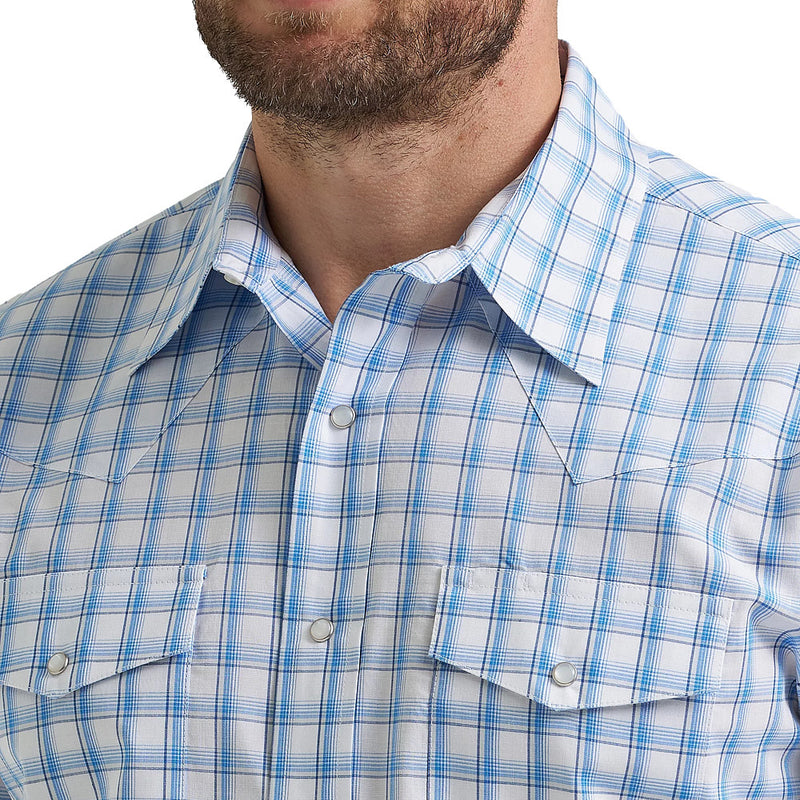Wrangler Men's White & Blue Plaid Wrinkle Resist Shirt