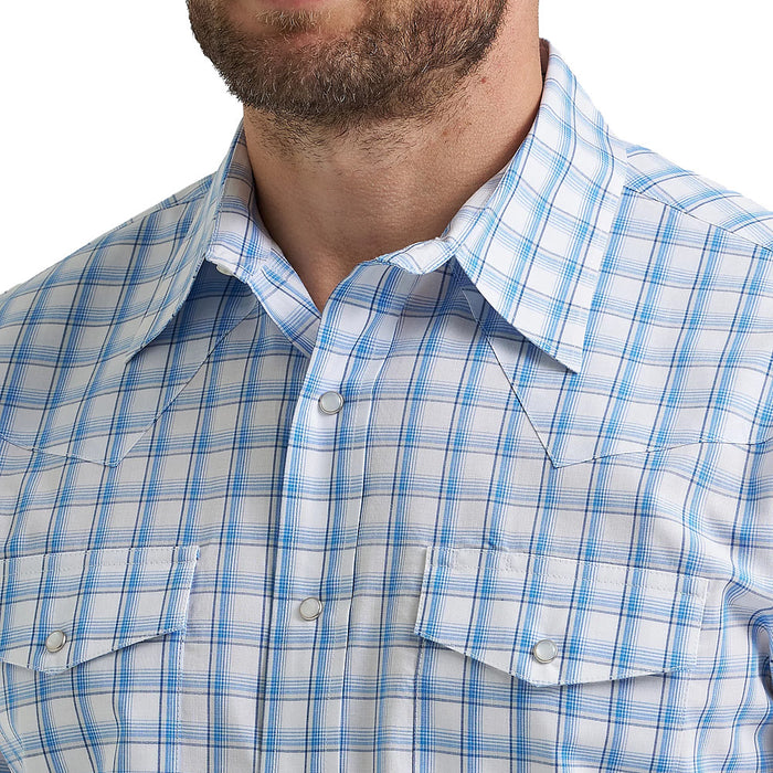 Wrangler Men's White & Blue Plaid Wrinkle Resist Shirt