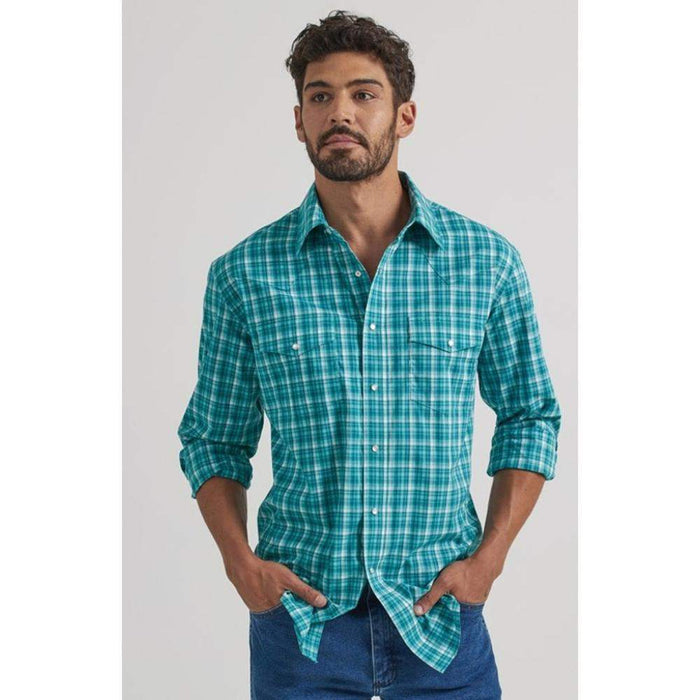 Wrangler Men's Wrinkle Resist Teal Plaid Snap Shirt