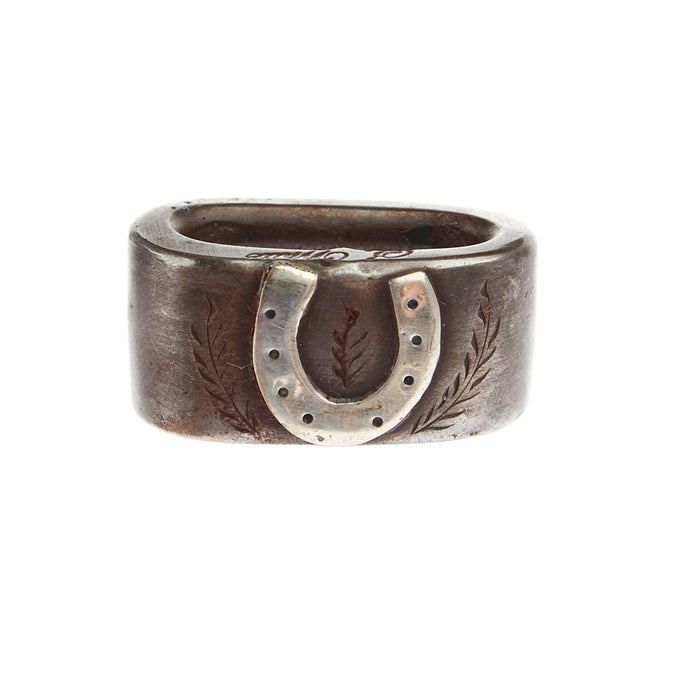 Horseshoe Horn Knot