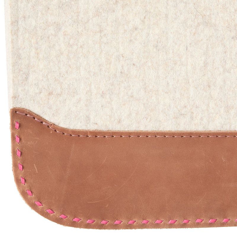 5 Star Equine Products Supplies Inc. 7/8in Natural Felt Saddle Pad with Hot Pink Buckstitch