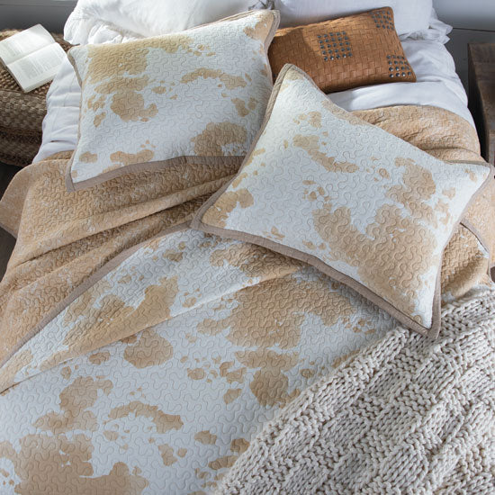 Hiend Accents Full/Queen Elsa Cowhide Reversible Quilt Set