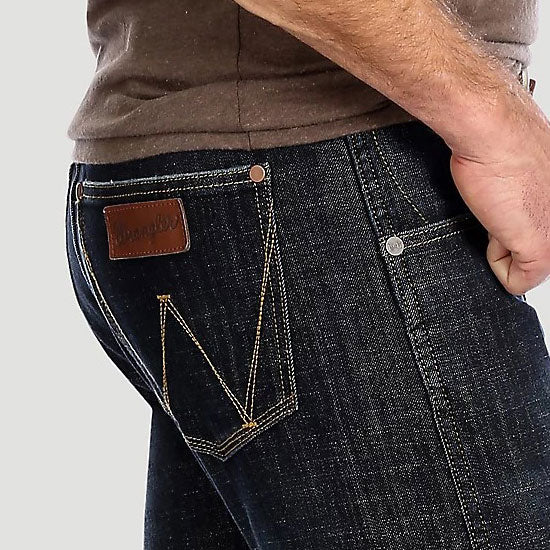   デニム{cXwd} Wrangler Men's Retro 77 Slim Bootcut Jeans