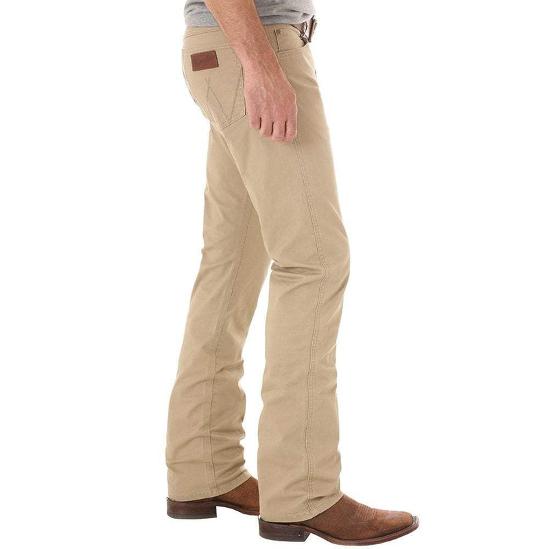 Wrangler Men's Retro Slim Fit Straight Leg Fawn Jeans
