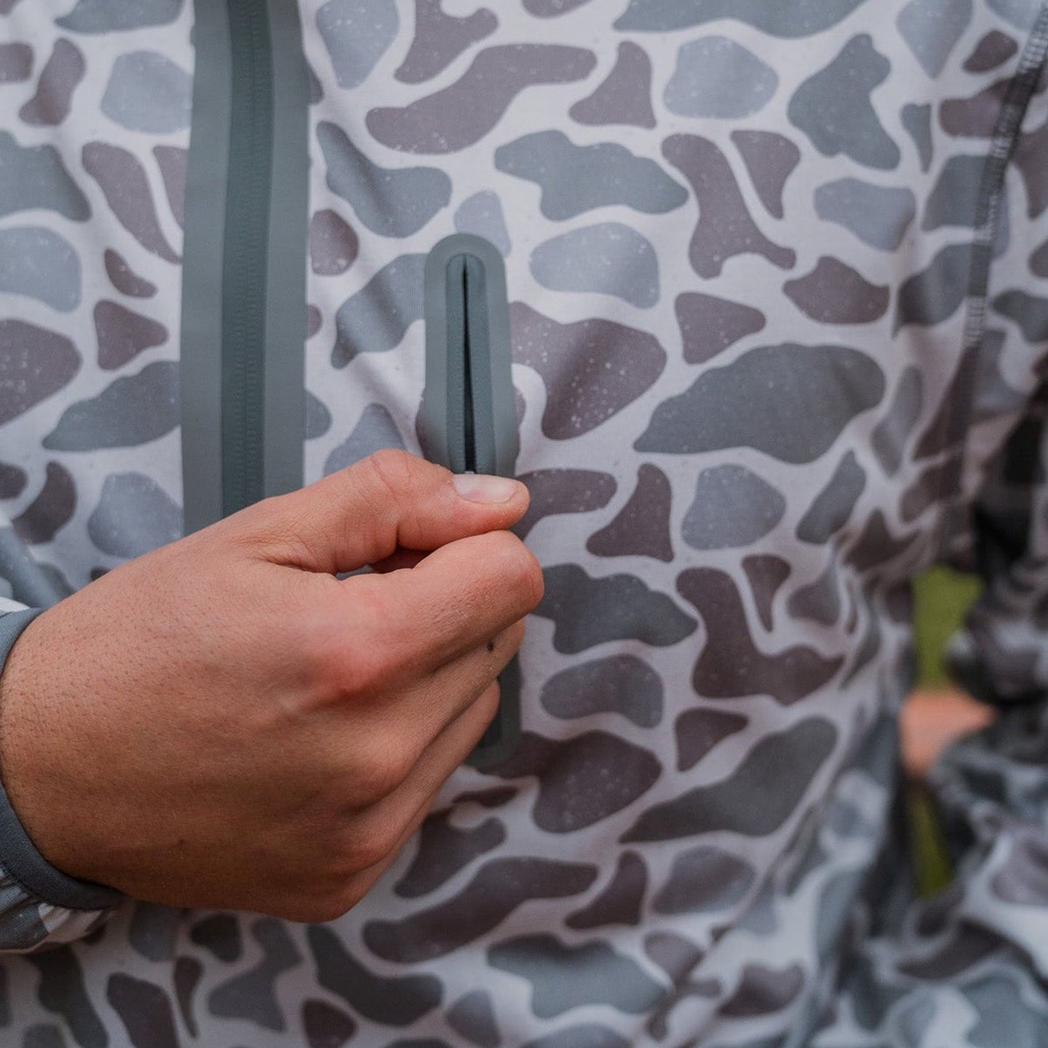 Burlebo Men`s Classic Deer Camo Duke Tech Quarter Zip