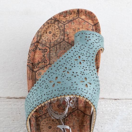 Country Grace Turquoise Daisy Sandal