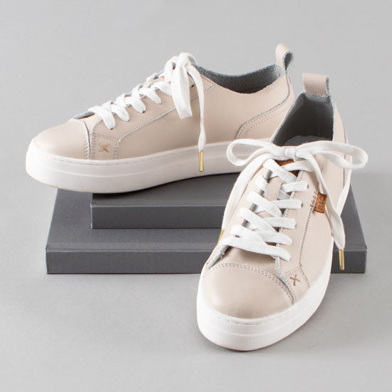 Country Grace McMasy Nude Sneaker