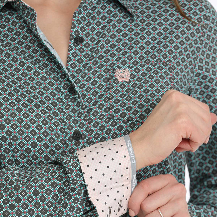 Cinch Women's Grey Geo Print Top