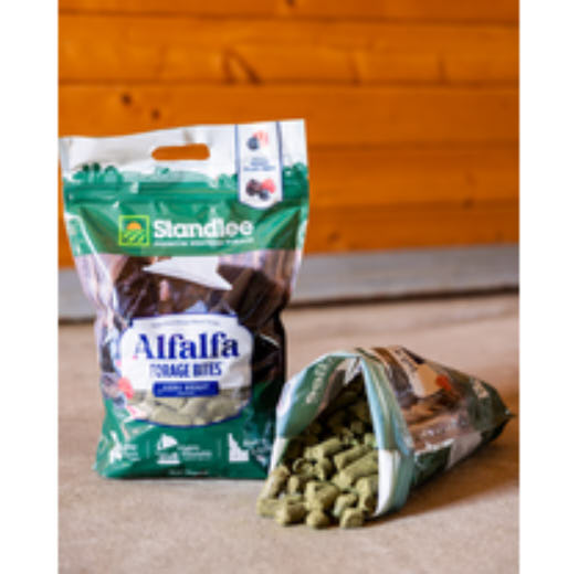 Standlee Premium Products Alfalfa Forage Bites Very Berry Horse Treats