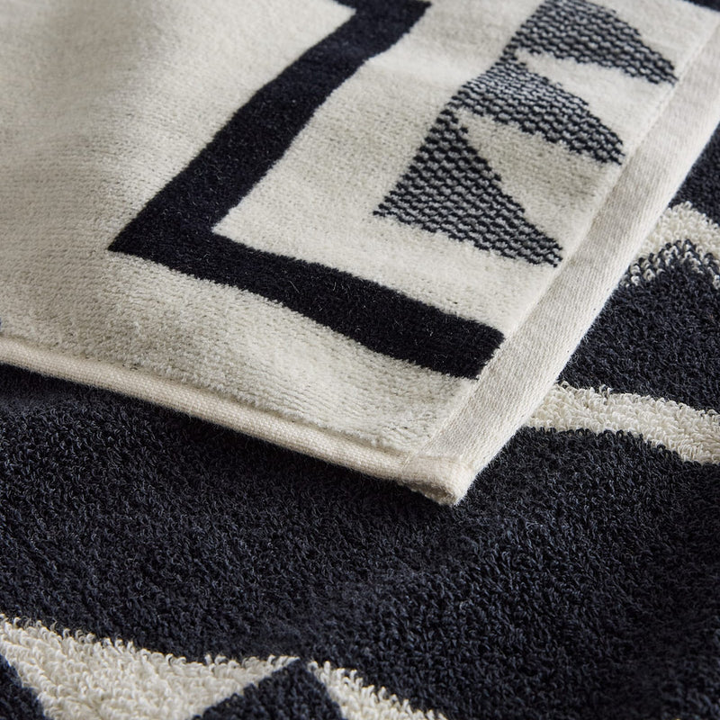 Pendleton Woolen Mills Inc. Oxbow Oversized Jacquard Spa Towel