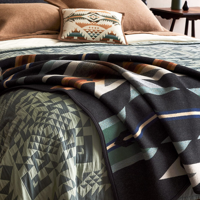 Pendleton Woolen Mills Inc. Jacquard Wyeth Trail Oxford Blanket